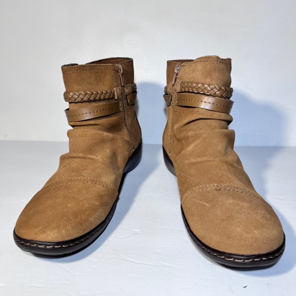 Clarks Collection Cora Braid Boot Suede Ankle Boots Size: 11W - Picture 3 of 5